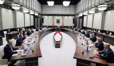 CUMHURBAŞKANI YENİ KABİNEYİ AÇIKLADI