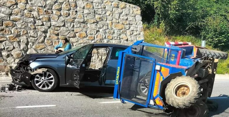 PATPAT İLE OTOMOBİL ÇARPIŞTI