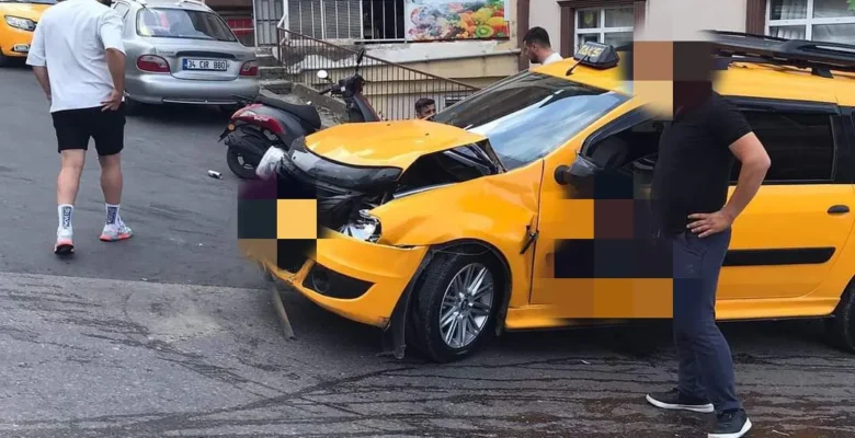 İKİ OTOMOBİL ÇARPIŞTI