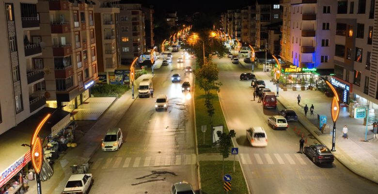 BÜYÜKŞEHİR HEM ÜRETİYOR HEM AYDINLATIYOR