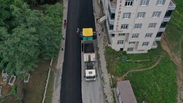 ÜNYE’DE İKİ SOKAK SICAK ASFALT İLE BULUŞTU