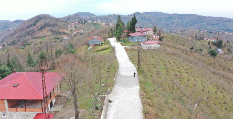 PERŞEMBE’DE BETON YOL SEFERBERLİĞİ SÜRÜYOR
