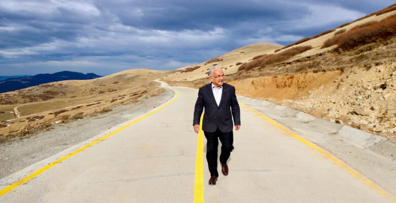 5 YILDA 2 BİN 120 KM ASFALT VE BETON YOL