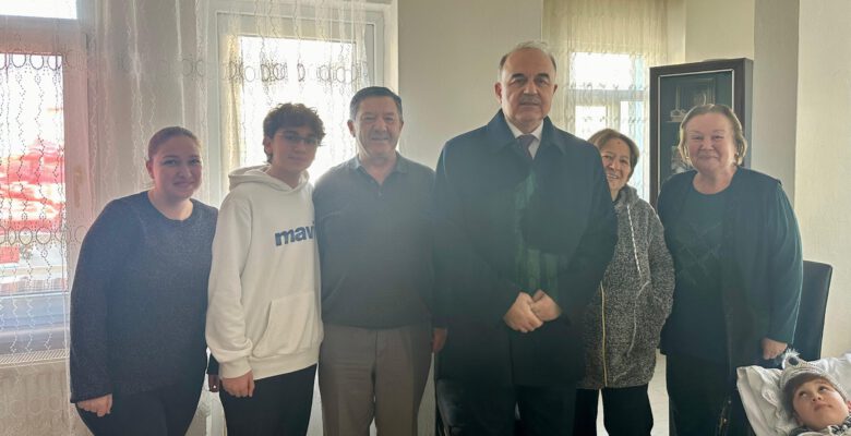 VALİ EROL, HANE ZİYARETLERİNİ SÜRDÜRÜYOR