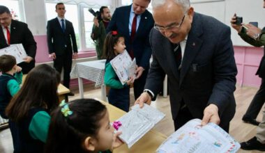 BAŞKAN GÜLER, ÖĞRENCİLERİN KARNE HEYECANINA ORTAK OLDU