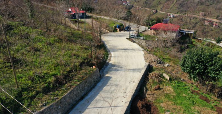 SARAY MAHALESİNDE BETON YOL SEVİNCİ