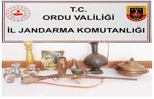 TARİHİ DEĞERİ BULUNAN EŞYALARLA YAKALANDI