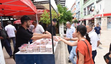 ŞEHİTLER İÇİN LOKMA VE PİDE DAĞITILDI